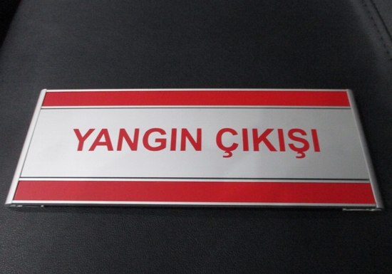 yangın çıkışı tabelası